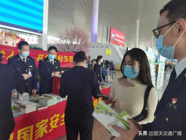 武汉海关开展“全民国家安全教育日”暨“海关口岸生物安全日”主题宣传活动-6.jpg
