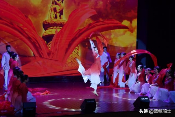 天津港保税区文化体育艺术节上的才艺展演-4.jpg