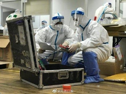 上海海关查获一批洋垃圾-1.jpg