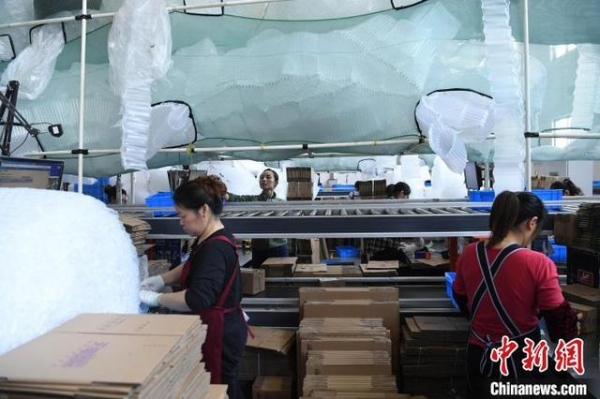 重庆西永保税仓跨境商品销售持续向好-9.jpg
