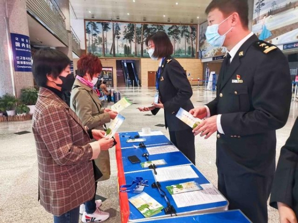 筑牢口岸卫生检疫防线！延吉海关加强疟疾防治宣传-1.jpg
