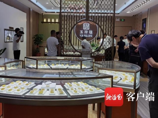 海南洋浦保税区完成首单经营性消费-2.jpg