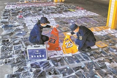 广州海关去年查扣500余万件涉嫌侵权货物-1.jpg