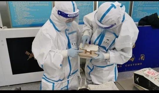 济南机场海关连续查获多起“水客”走私案：涉爱马仕包，百达翡丽、劳力士手表等-2.jpg