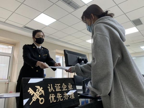我为群众办实事｜加快AEO认证企业培育步伐，长春兴隆海关助力企业“走出去”-1.jpg
