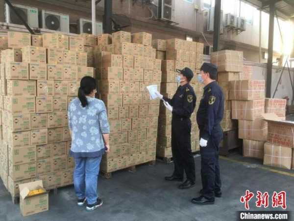广州海关在出口货运渠道查获2.16万支易燃手喷漆-1.jpg