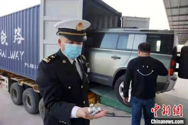 兰州新区综保区首次实现进口汽车整车入区保税仓储-1.jpg