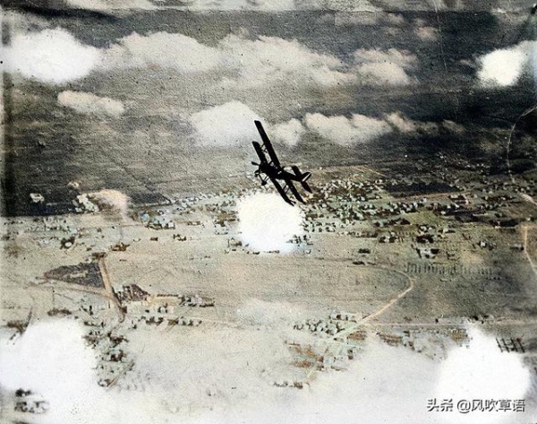 1927年，英国人航拍的上海外滩，海关大楼和沙逊大厦都在建造中-2.jpg
