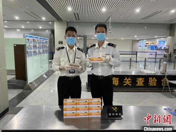 福州长乐机场海关截获500支非法入境人体胎盘素针剂-1.jpg