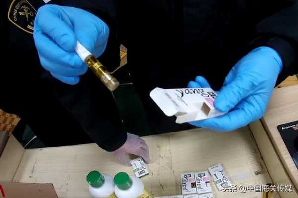 这种“油”和普通电子烟油不一样-1.jpg
