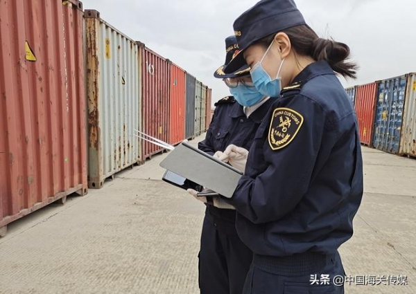 1-4月经满洲里口岸进出境中欧班列突破1000列-1.jpg