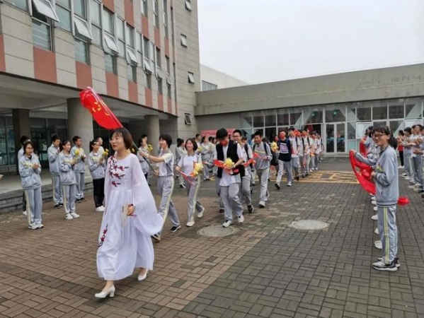 天津港保税区空港学校毕业班轻松减压迎中考活动纪实-22.jpg